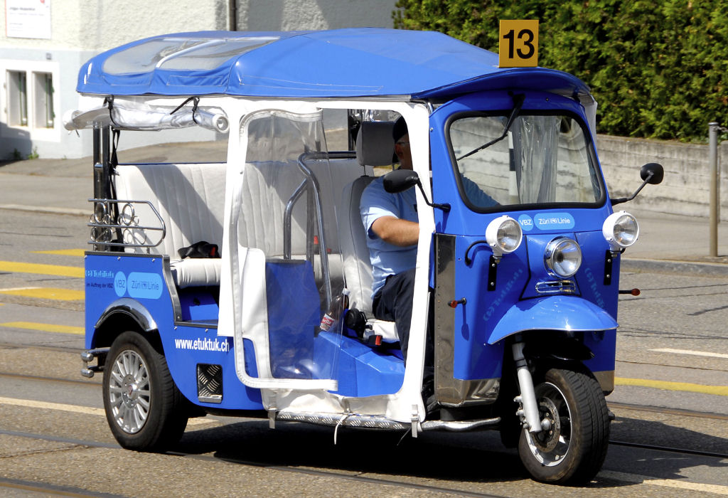 Oeffentliche Verkehrsmittel eTuk (Tuk Tuk)